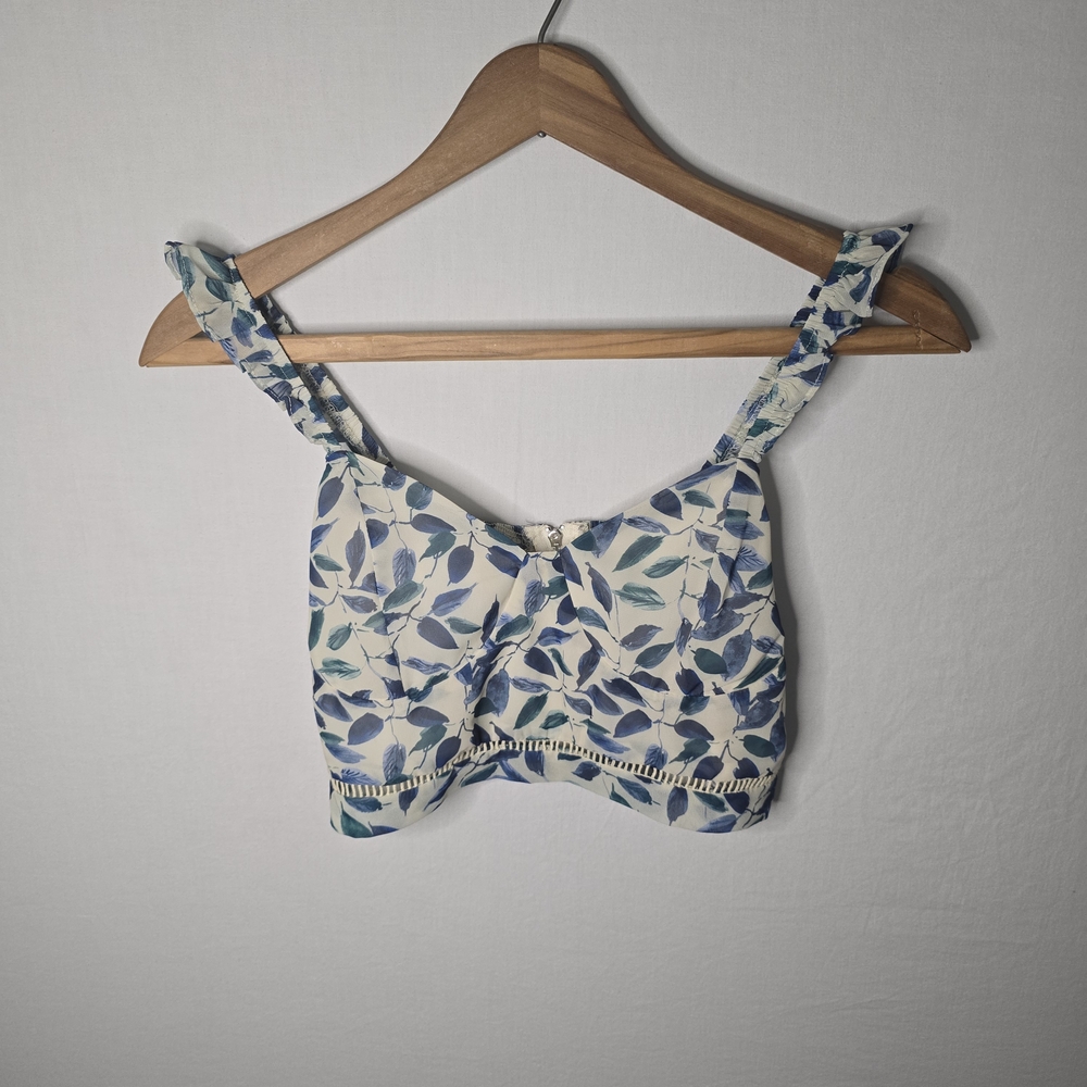 Kendall & Kylie Floral Blue and White Crop Top Size Small